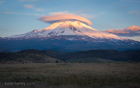 Lenticular cloud over Mt. Shasta (CA)